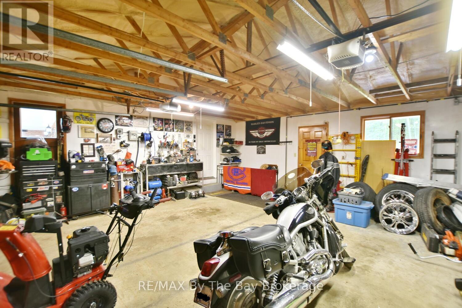 185 Oxbow Park Drive, Wasaga Beach, Ontario  L9Z 2V7 - Photo 38 - S12435508