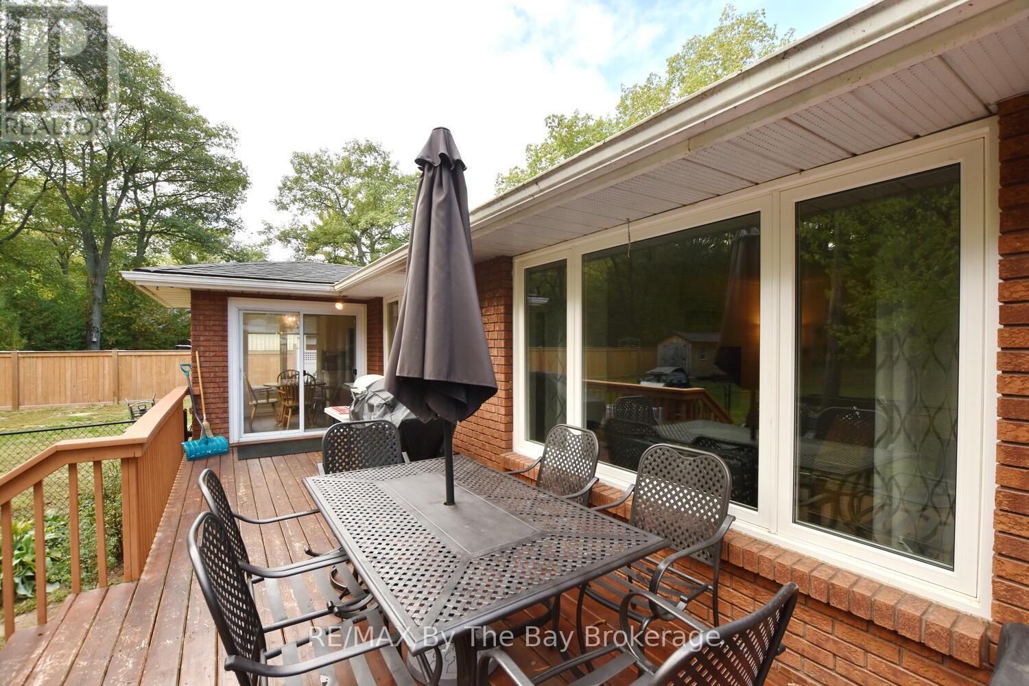 185 Oxbow Park Drive, Wasaga Beach, Ontario  L9Z 2V7 - Photo 48 - S12435508