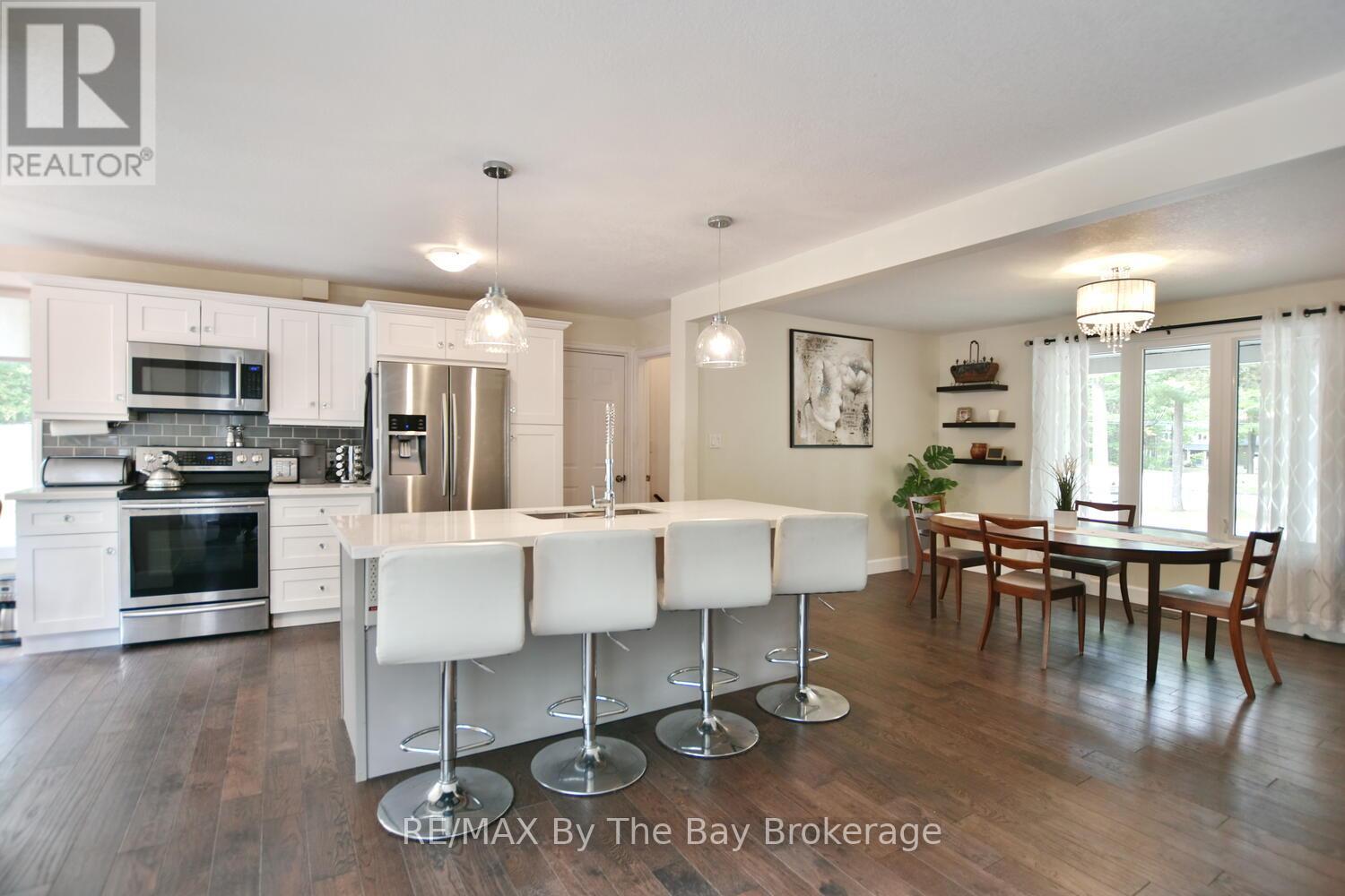 185 Oxbow Park Drive, Wasaga Beach, Ontario  L9Z 2V7 - Photo 7 - S12435508