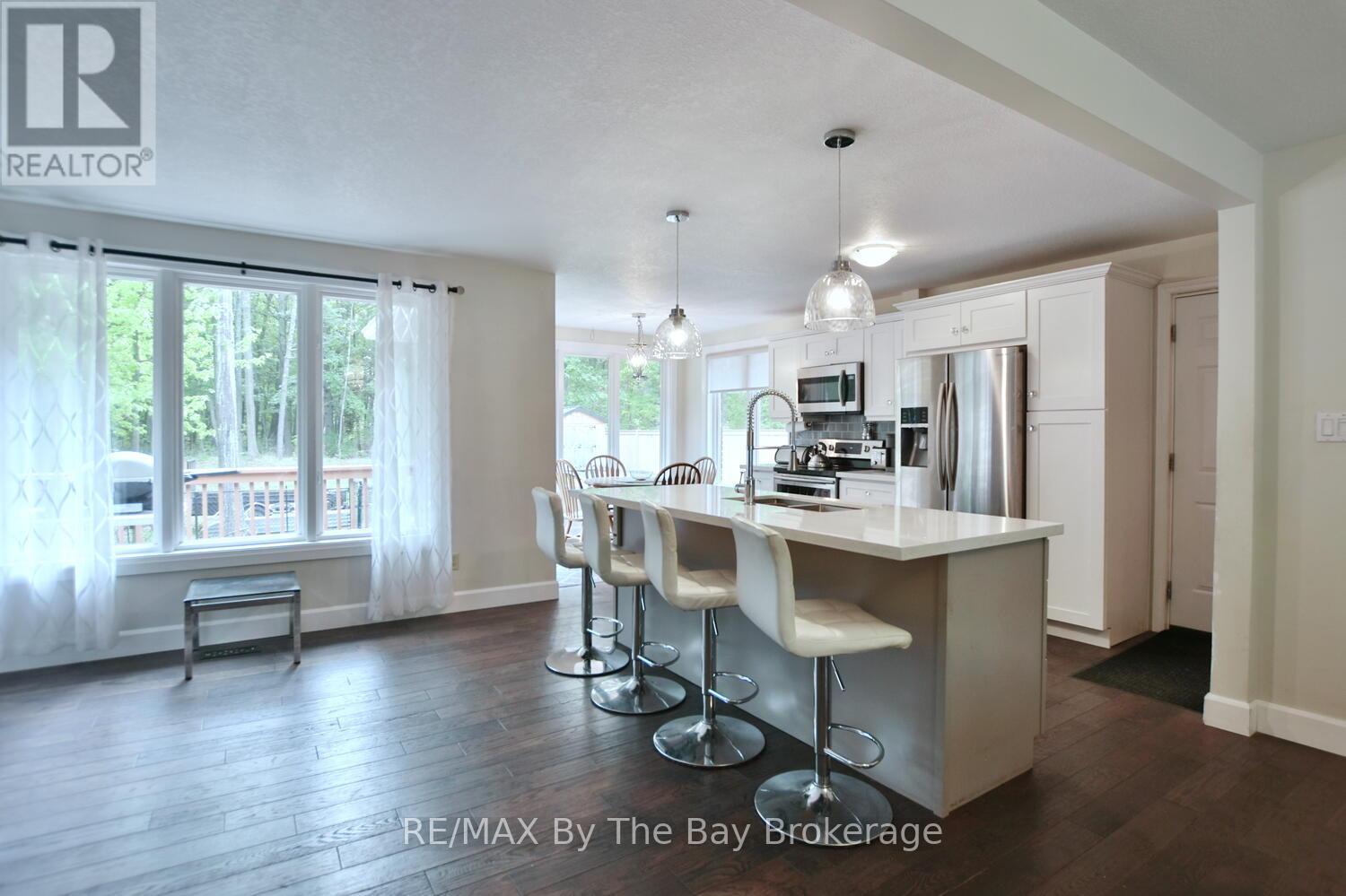 185 Oxbow Park Drive, Wasaga Beach, Ontario  L9Z 2V7 - Photo 8 - S12435508
