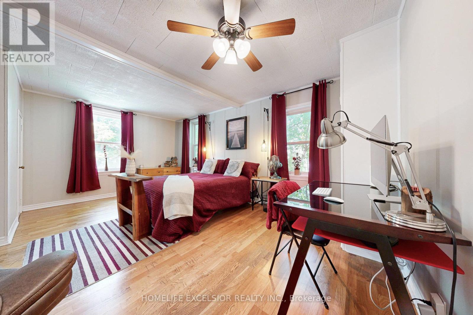 19043 Centre Street, East Gwillimbury, Ontario  L0G 1M0 - Photo 11 - N12435459