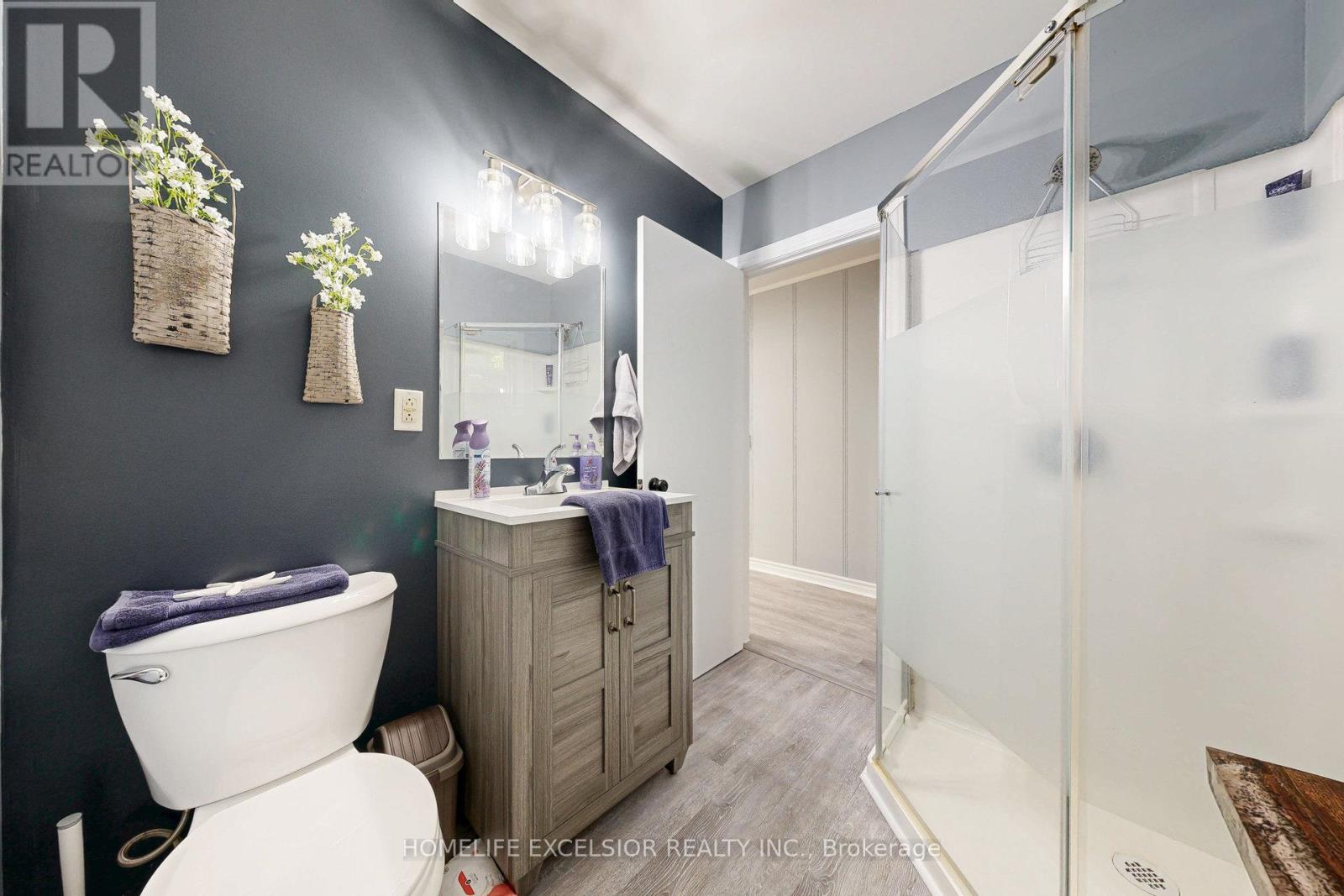 19043 Centre Street, East Gwillimbury, Ontario  L0G 1M0 - Photo 14 - N12435459