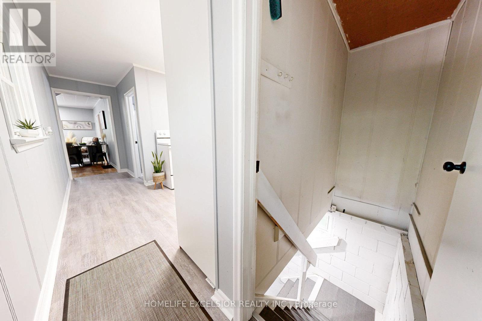 19043 Centre Street, East Gwillimbury, Ontario  L0G 1M0 - Photo 27 - N12435459