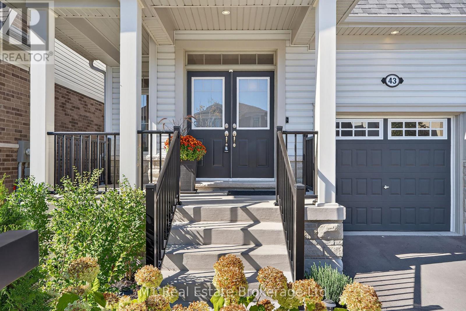 43 Harpin Way W, Centre Wellington, Ontario  N1M 0H7 - Photo 4 - X12435505