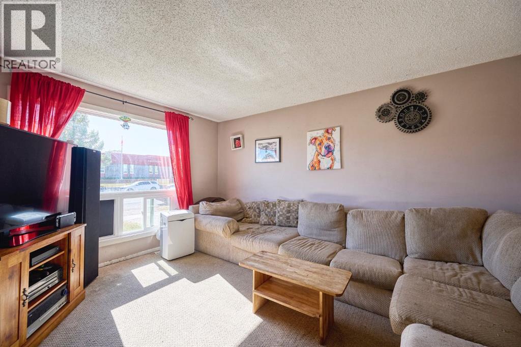 24 Hunters Gate, Okotoks, Alberta  T1S 1K9 - Photo 2 - A2260468