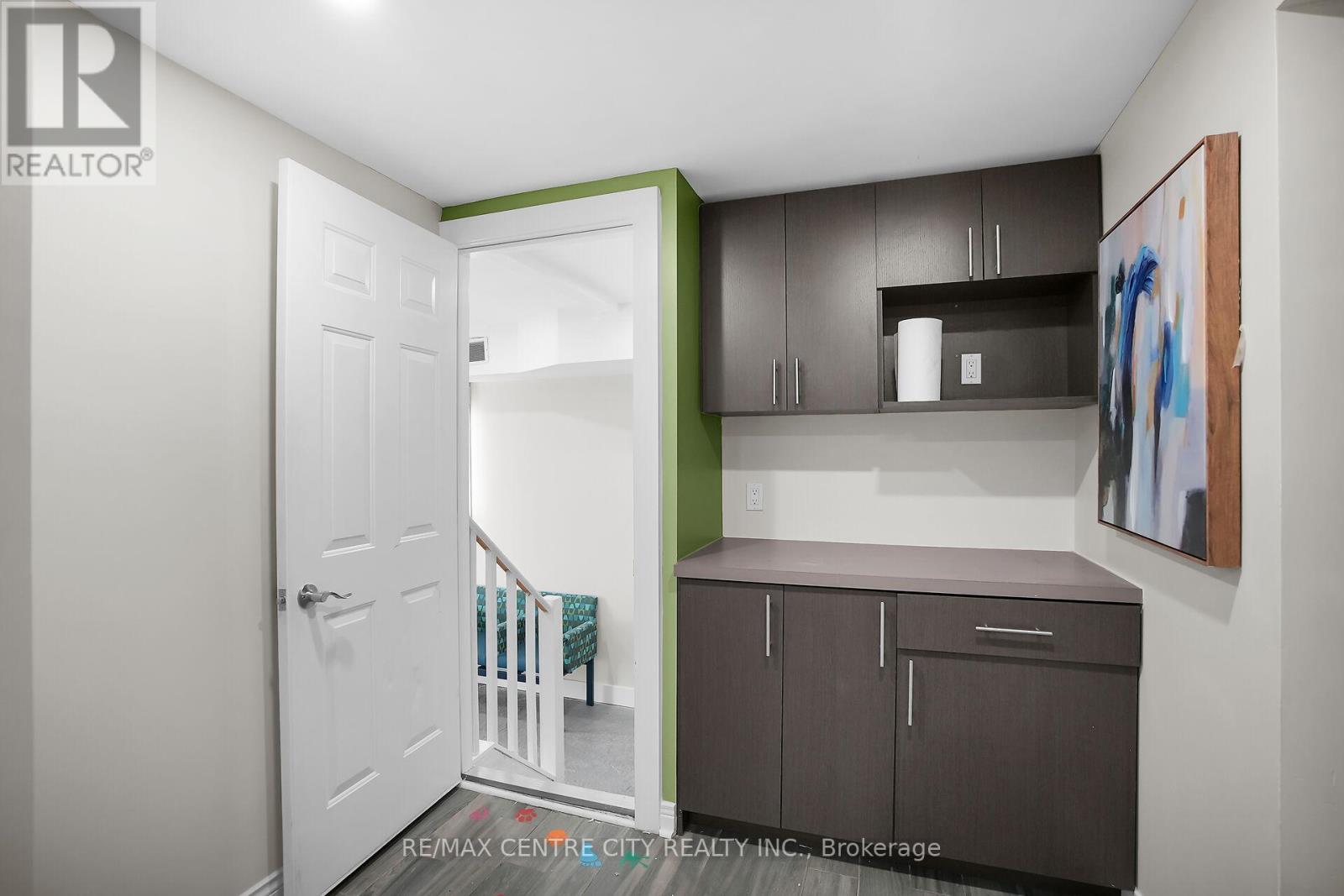 302 Wellington Road, London South, Ontario  N6C 4N9 - Photo 12 - X12435522