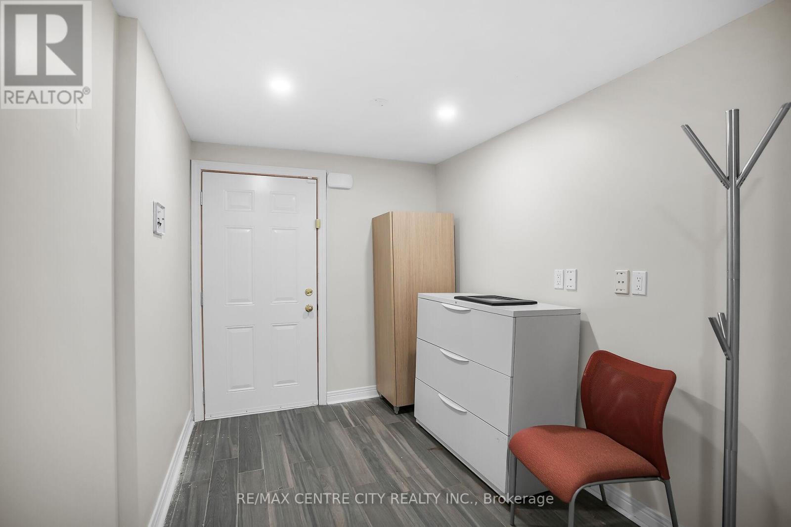 302 Wellington Road, London South, Ontario  N6C 4N9 - Photo 13 - X12435522
