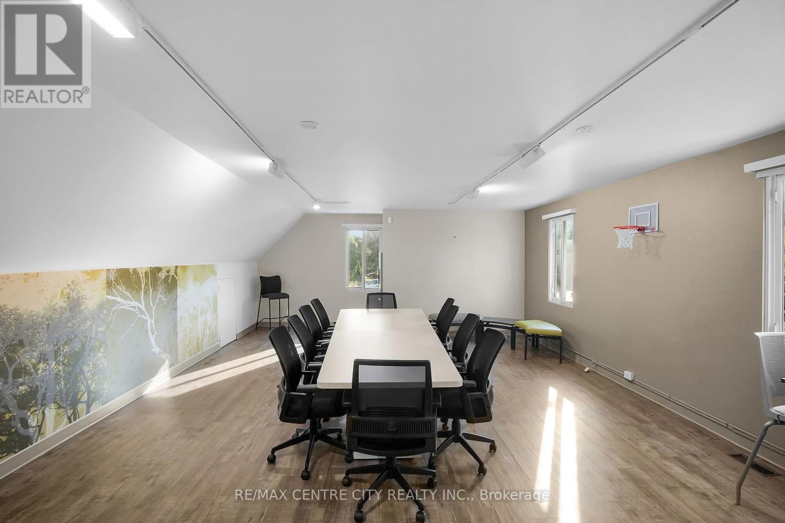 302 Wellington Road, London South, Ontario  N6C 4N9 - Photo 21 - X12435522