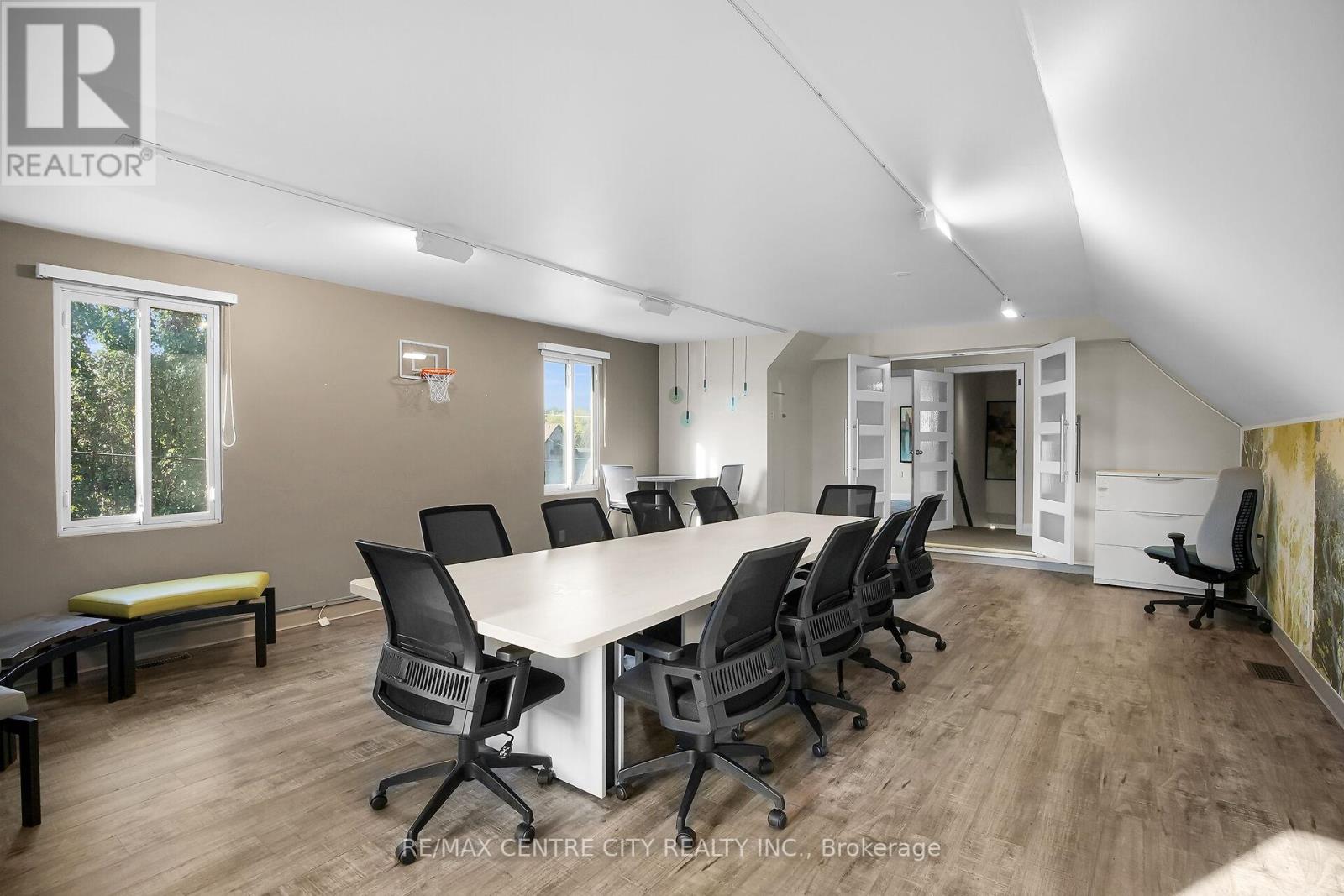 302 Wellington Road, London South, Ontario  N6C 4N9 - Photo 23 - X12435522