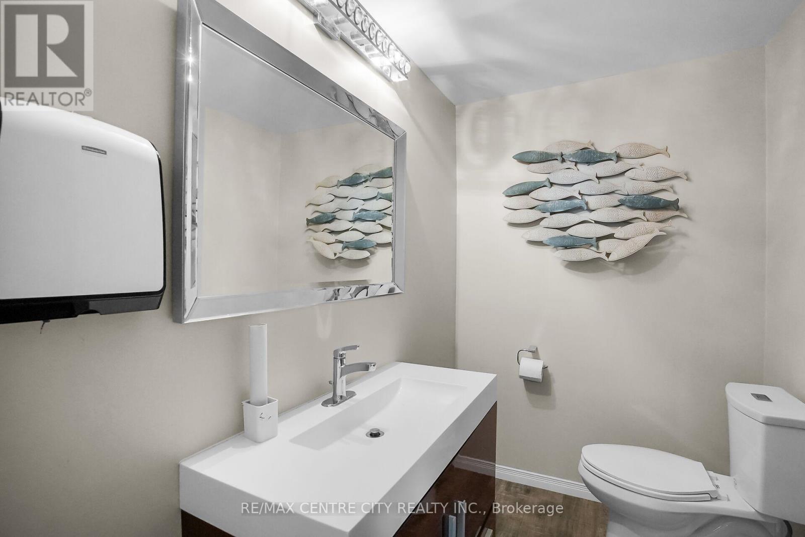 302 Wellington Road, London South, Ontario  N6C 4N9 - Photo 24 - X12435522