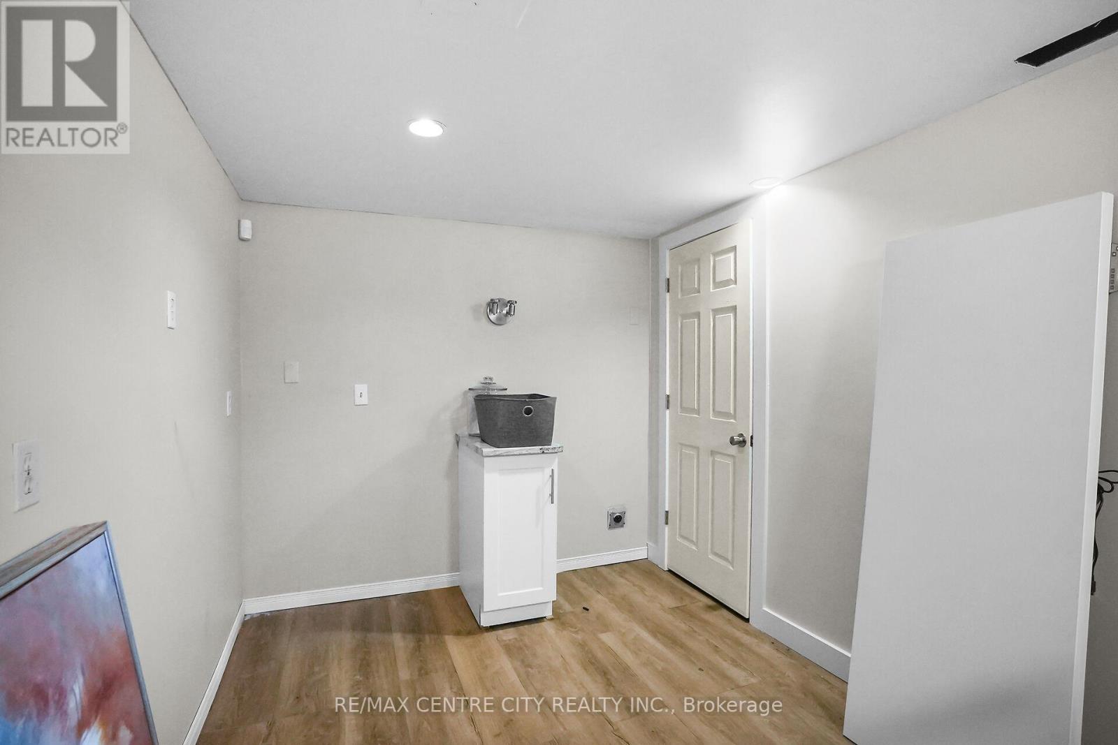 302 Wellington Road, London South, Ontario  N6C 4N9 - Photo 30 - X12435522