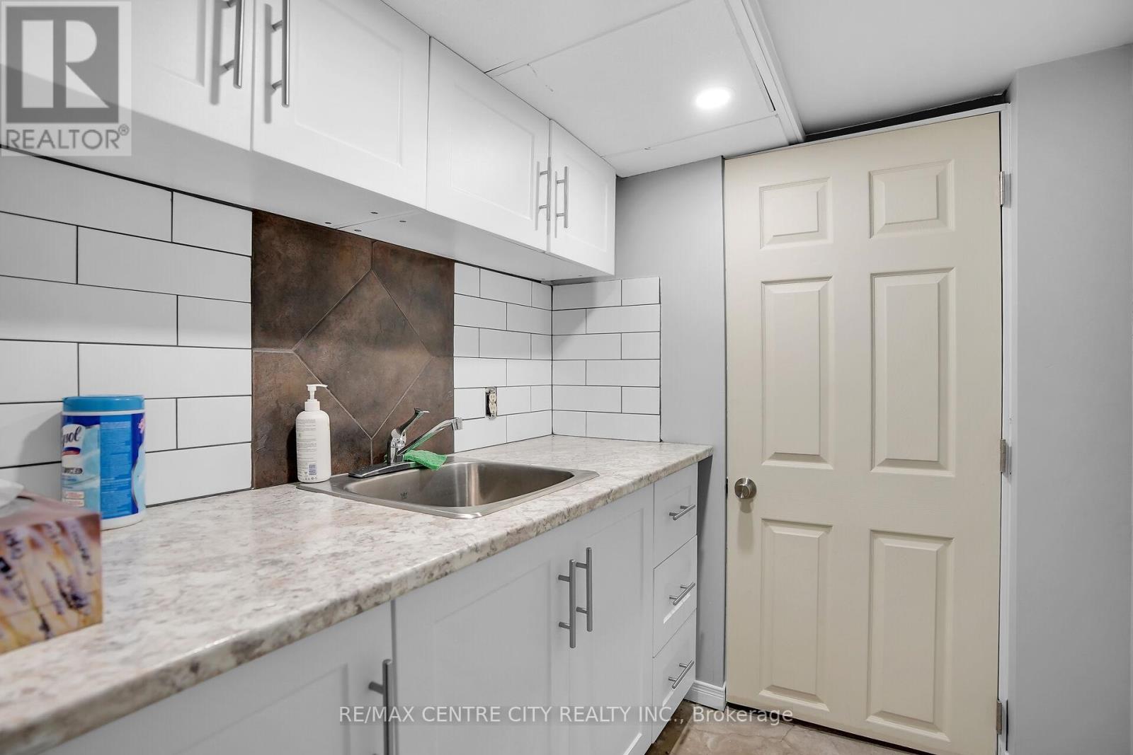 302 Wellington Road, London South, Ontario  N6C 4N9 - Photo 34 - X12435522