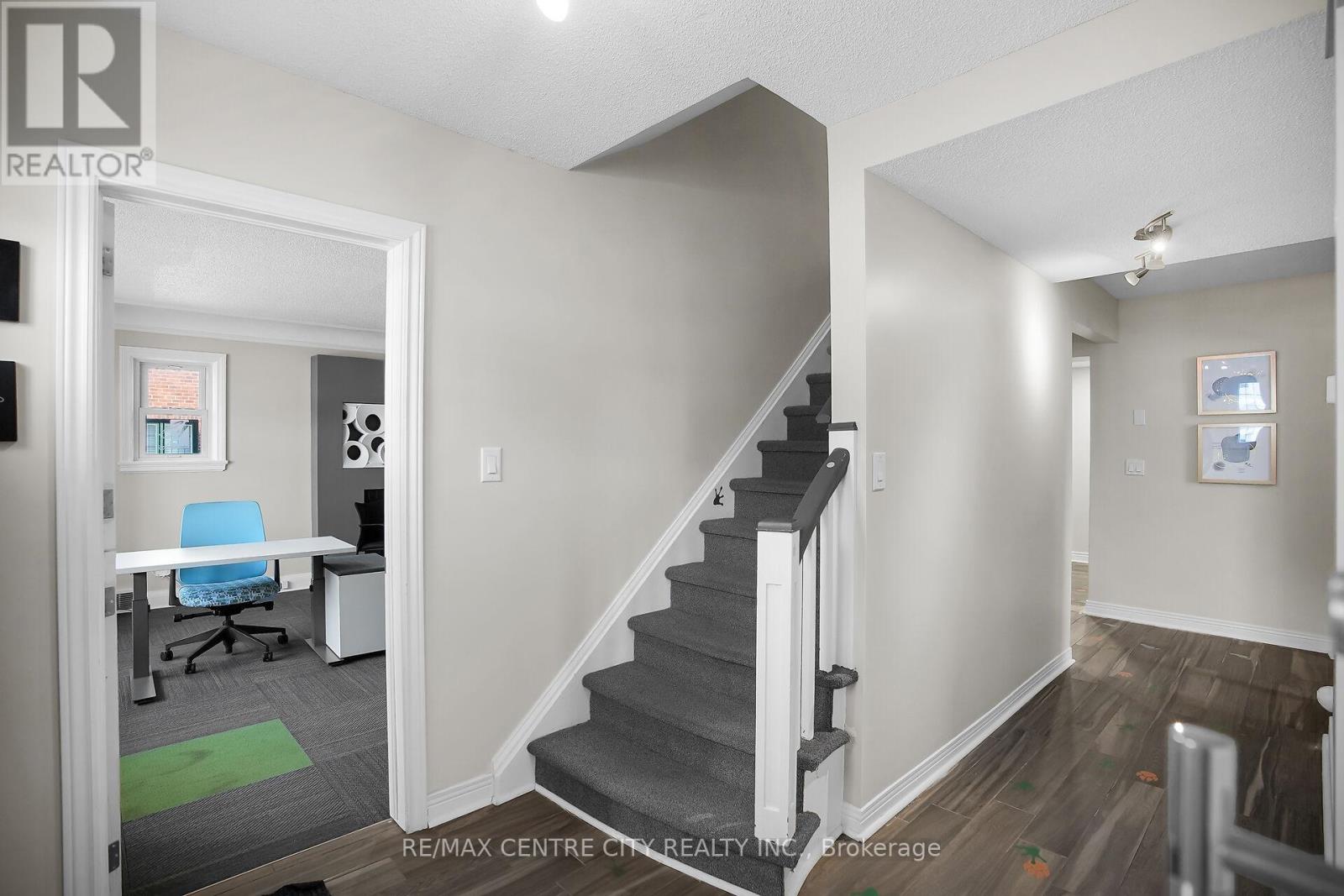 302 Wellington Road, London South, Ontario  N6C 4N9 - Photo 5 - X12435522