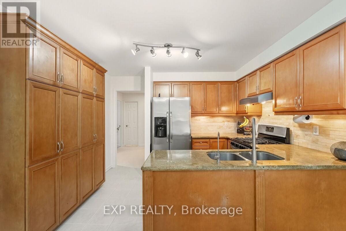 105 Warner Drive, Oakville, Ontario  L6L 6G5 - Photo 11 - W12435408
