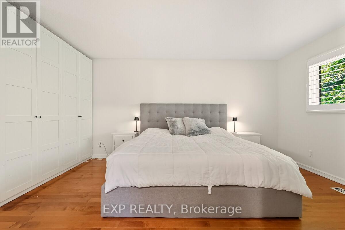 105 Warner Drive, Oakville, Ontario  L6L 6G5 - Photo 16 - W12435408