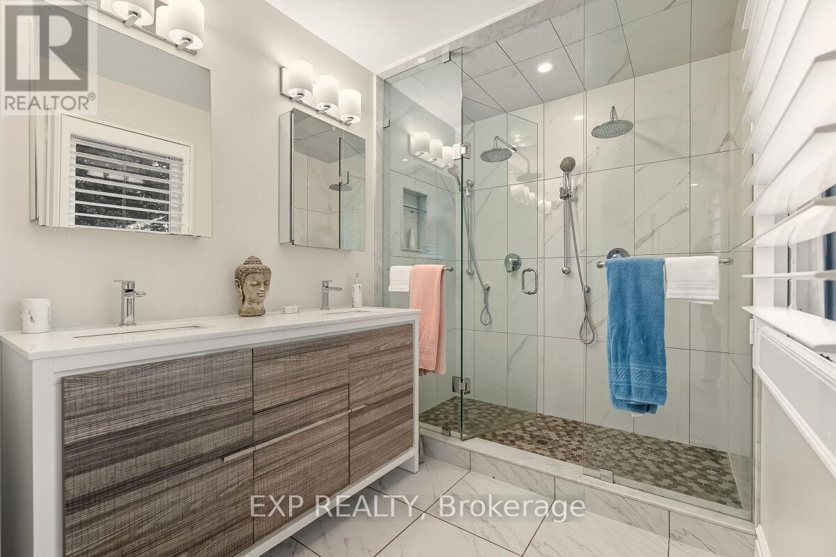 105 Warner Drive, Oakville, Ontario  L6L 6G5 - Photo 19 - W12435408