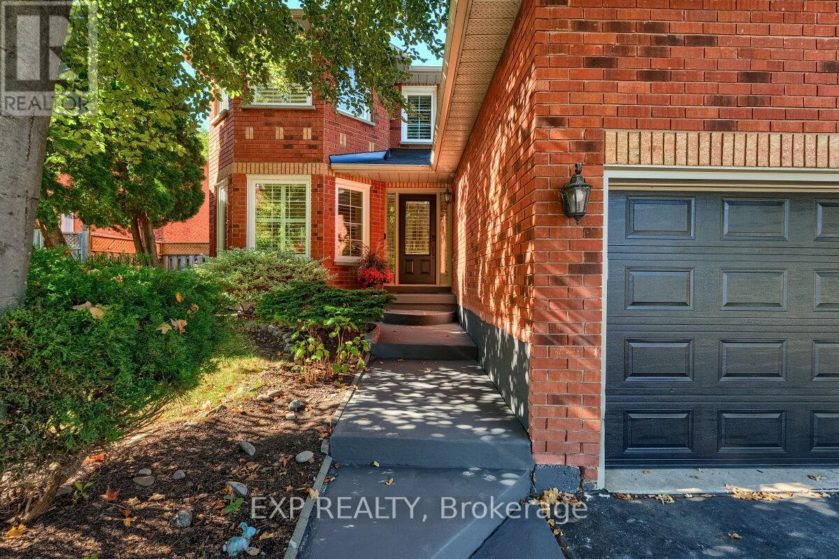 105 Warner Drive, Oakville, Ontario  L6L 6G5 - Photo 2 - W12435408
