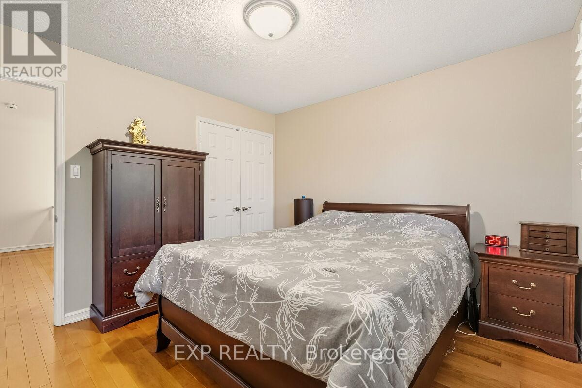 105 Warner Drive, Oakville, Ontario  L6L 6G5 - Photo 22 - W12435408