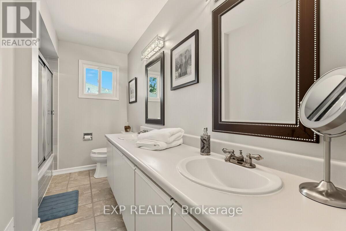 105 Warner Drive, Oakville, Ontario  L6L 6G5 - Photo 25 - W12435408