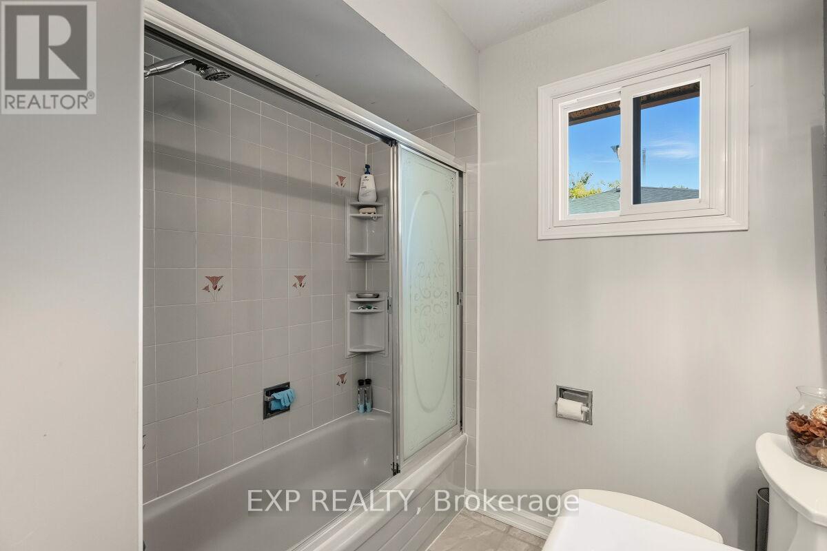 105 Warner Drive, Oakville, Ontario  L6L 6G5 - Photo 26 - W12435408