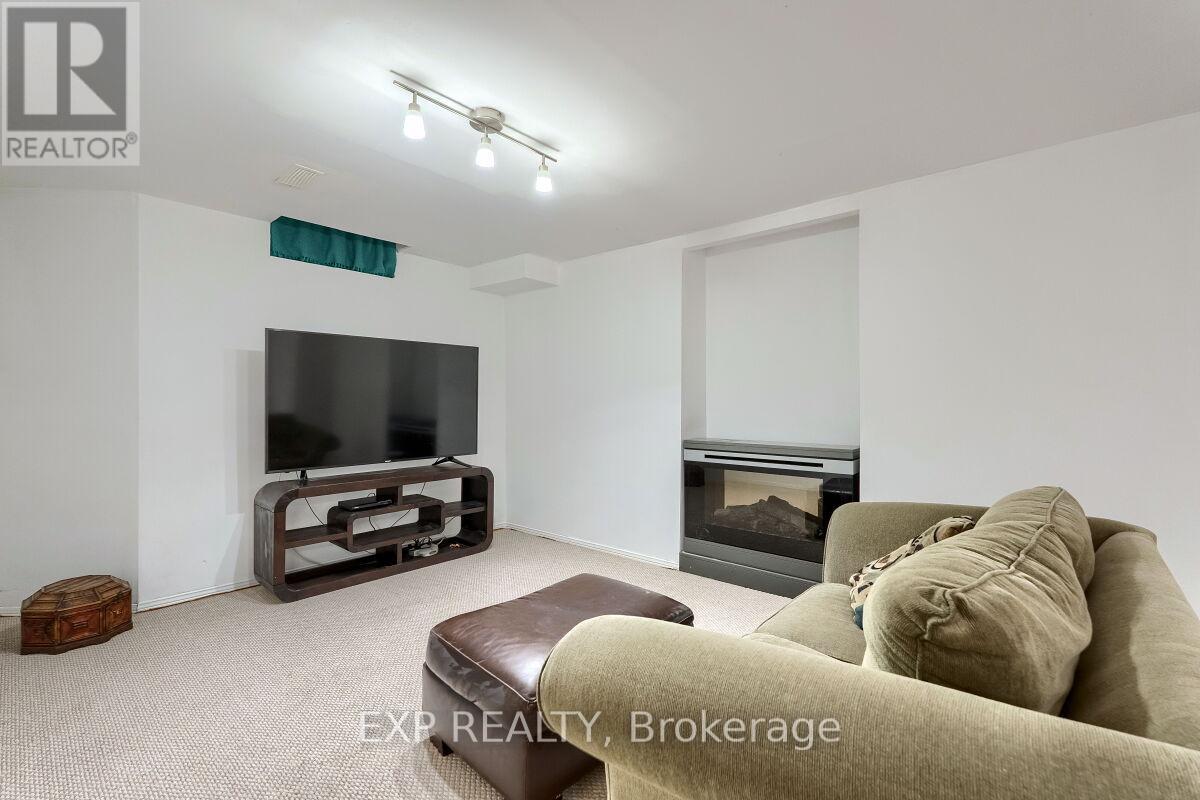 105 Warner Drive, Oakville, Ontario  L6L 6G5 - Photo 28 - W12435408