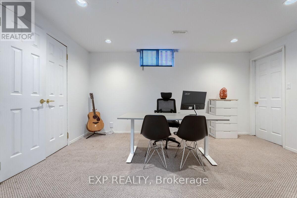 105 Warner Drive, Oakville, Ontario  L6L 6G5 - Photo 29 - W12435408