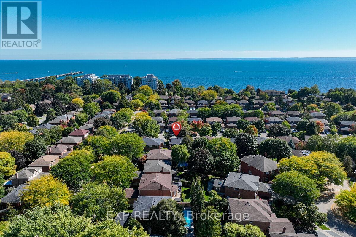 105 Warner Drive, Oakville, Ontario  L6L 6G5 - Photo 3 - W12435408