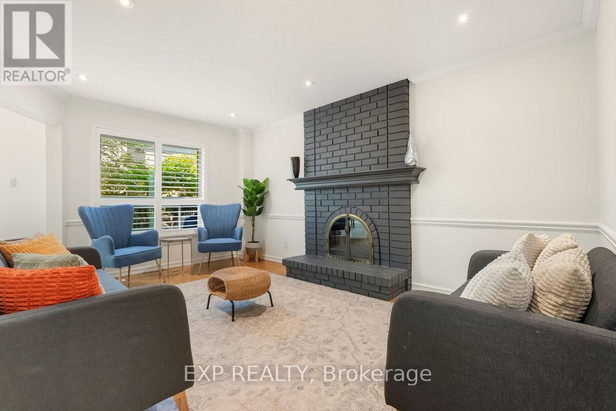 105 Warner Drive, Oakville, Ontario  L6L 6G5 - Photo 5 - W12435408