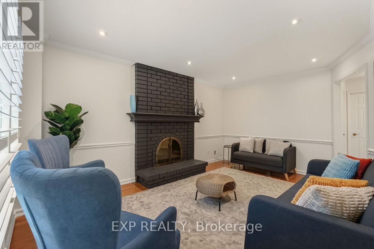 105 Warner Drive, Oakville, Ontario  L6L 6G5 - Photo 6 - W12435408