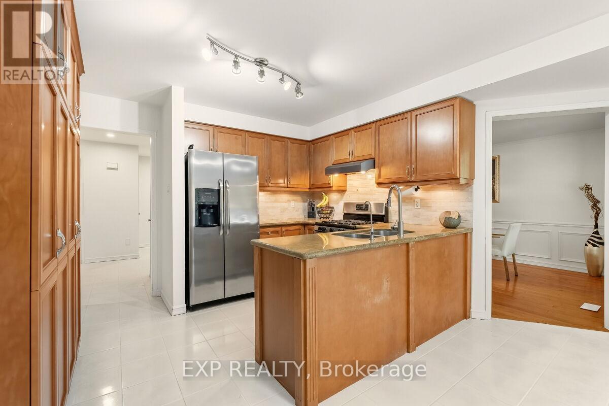 105 Warner Drive, Oakville, Ontario  L6L 6G5 - Photo 9 - W12435408