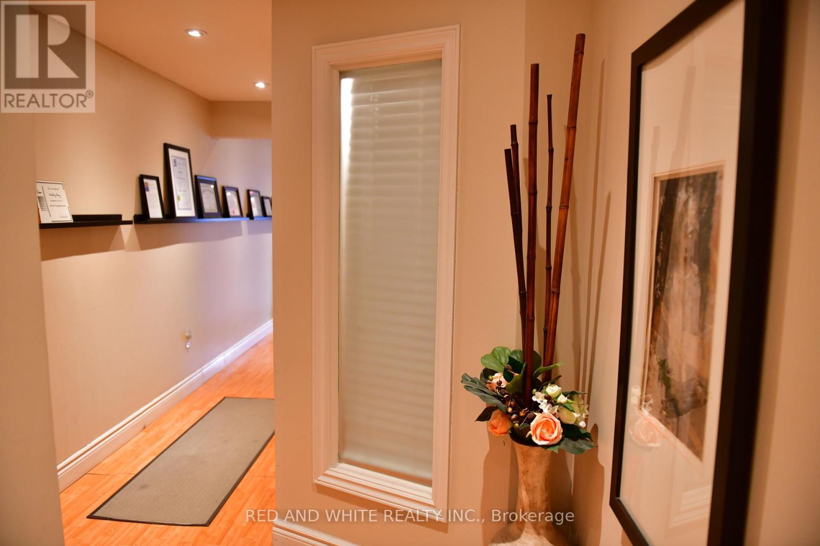 265 Queen Street S, Mississauga, Ontario  L5M 1L9 - Photo 7 - W12435432