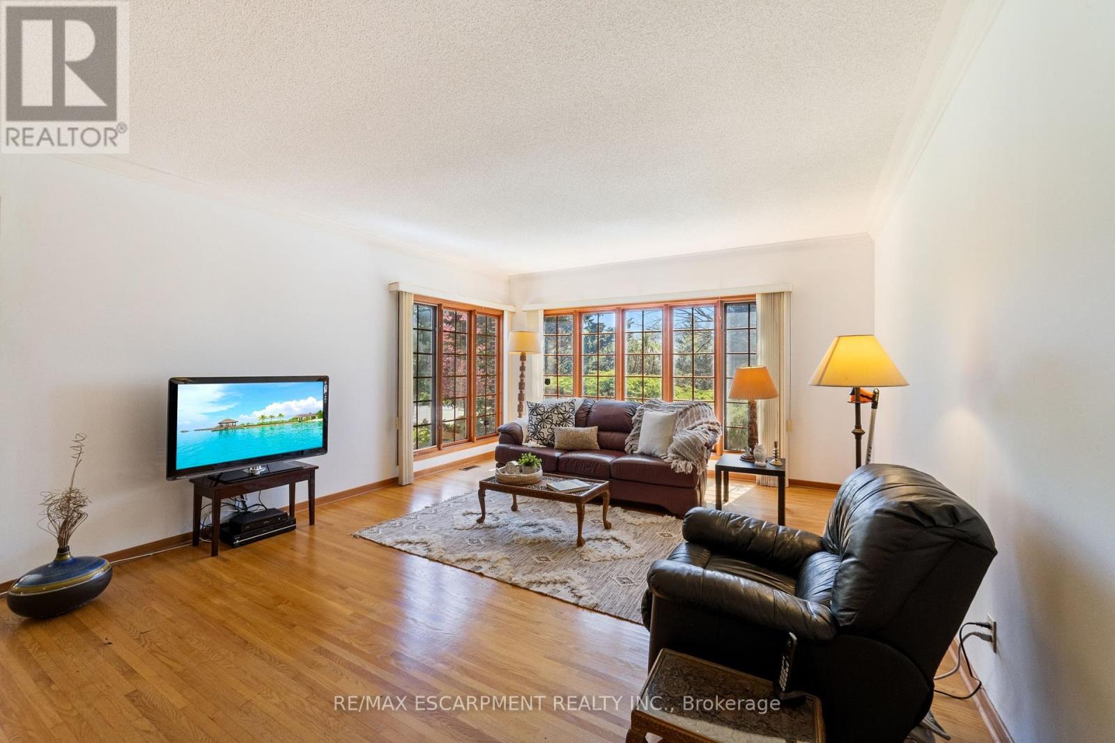 1411 Beaufort Drive, Burlington, Ontario  L7P 4V8 - Photo 11 - W12435453