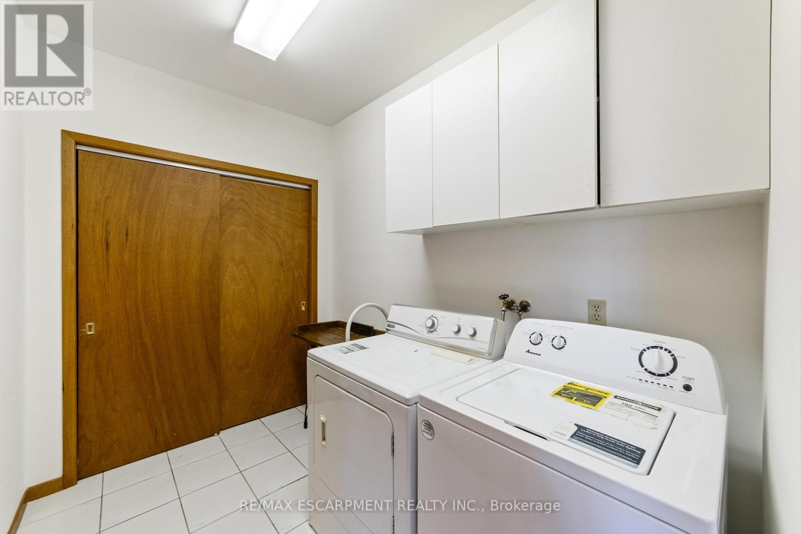 1411 Beaufort Drive, Burlington, Ontario  L7P 4V8 - Photo 12 - W12435453