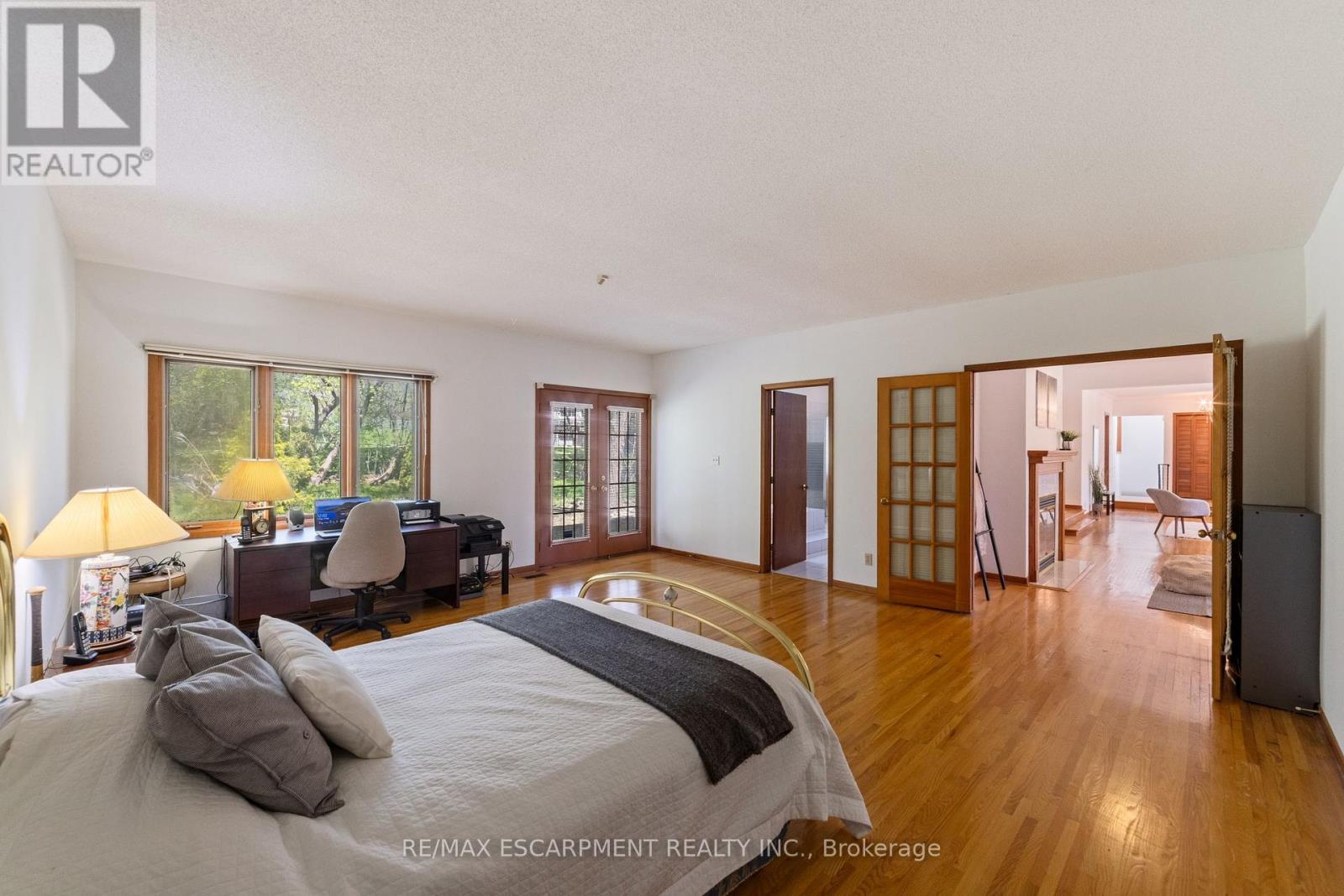 1411 Beaufort Drive, Burlington, Ontario  L7P 4V8 - Photo 14 - W12435453