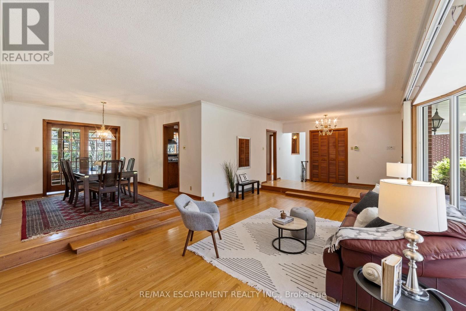 1411 Beaufort Drive, Burlington, Ontario  L7P 4V8 - Photo 5 - W12435453