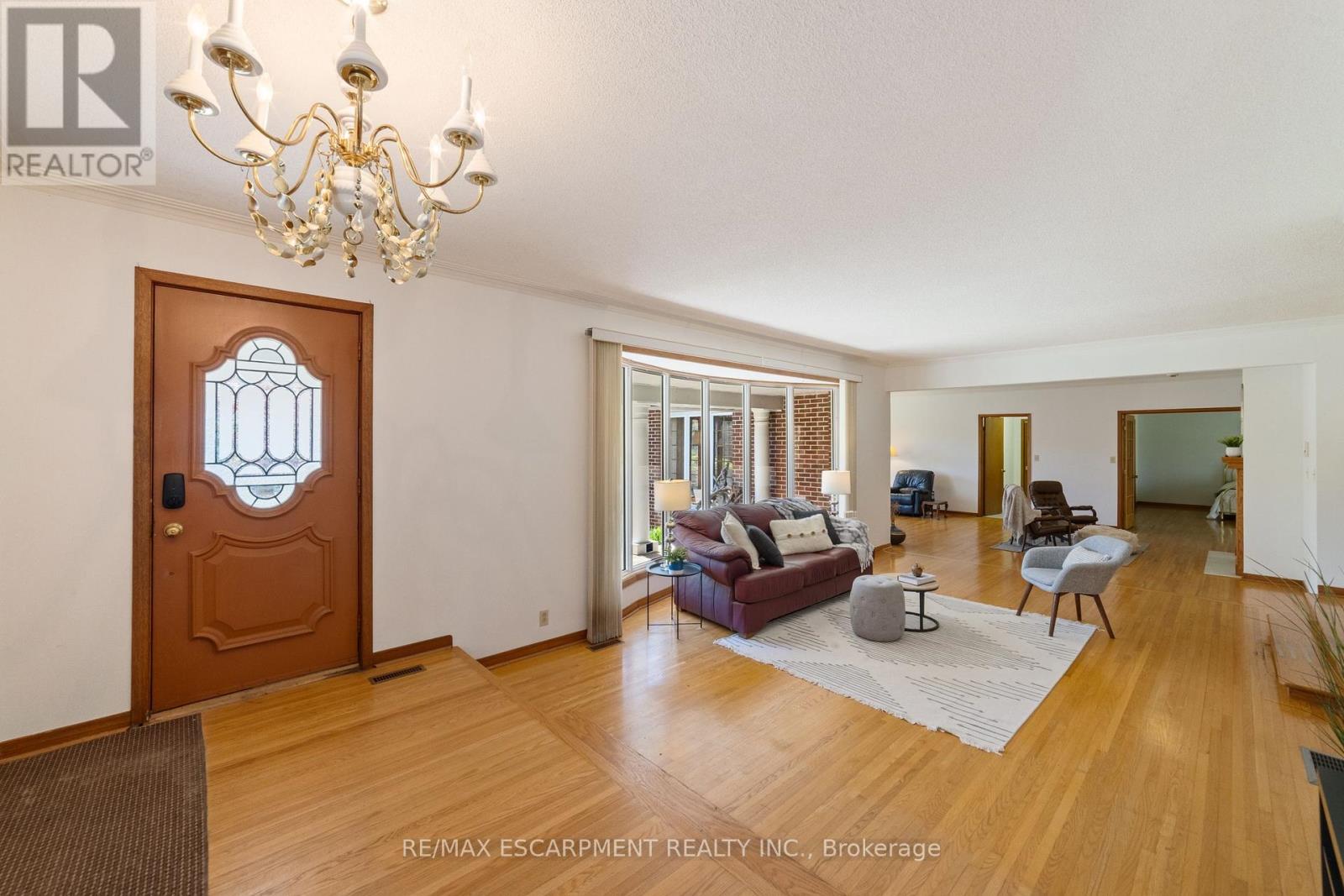 1411 Beaufort Drive, Burlington, Ontario  L7P 4V8 - Photo 6 - W12435453
