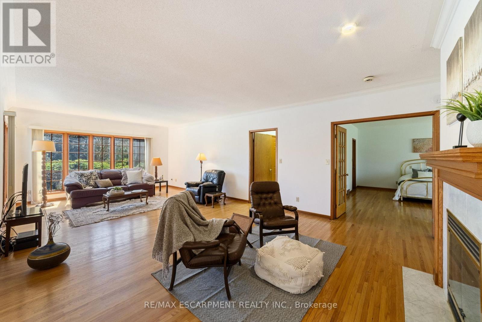 1411 Beaufort Drive, Burlington, Ontario  L7P 4V8 - Photo 9 - W12435453