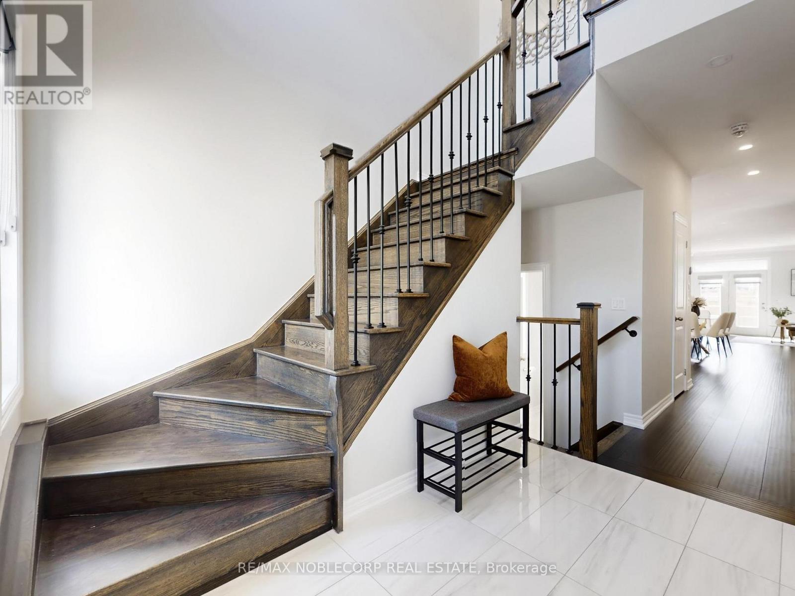 593 Settlers Road W, Oakville, Ontario  L6M 4K6 - Photo 3 - W12435464
