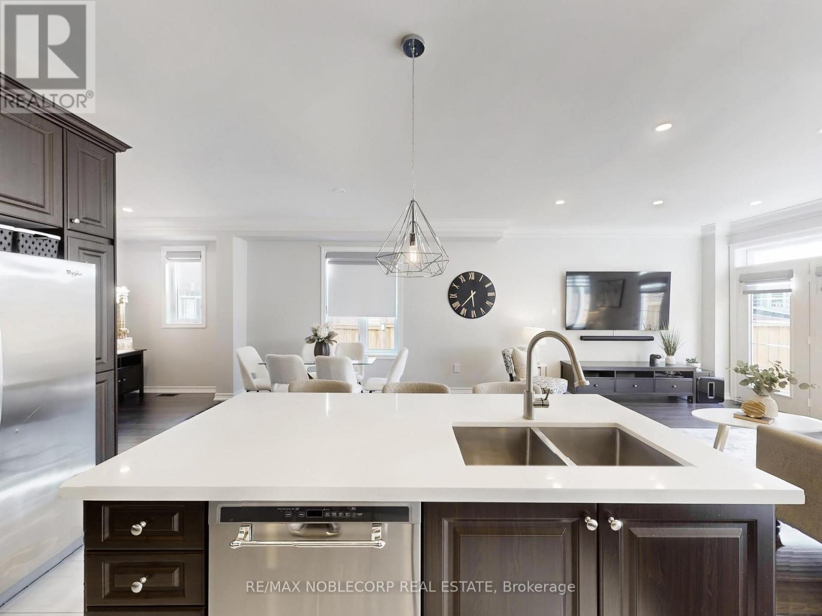 593 Settlers Road W, Oakville, Ontario  L6M 4K6 - Photo 9 - W12435464