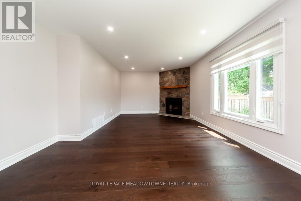 328 Bristol Road W, Mississauga, Ontario  L5R 2J7 - Photo 12 - W12435484