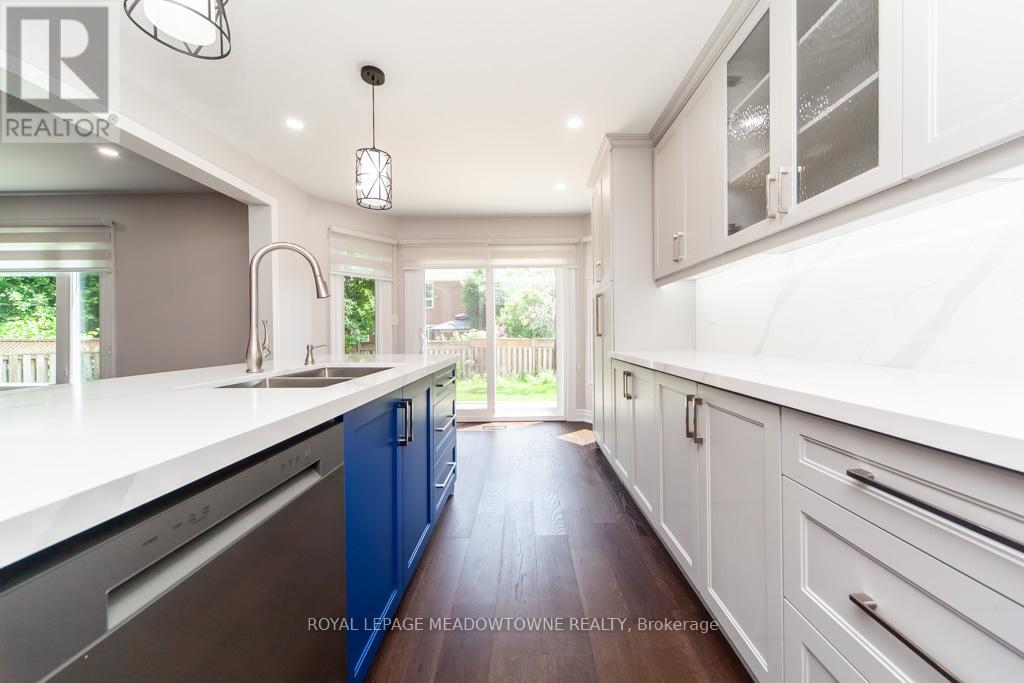 328 Bristol Road W, Mississauga, Ontario  L5R 2J7 - Photo 16 - W12435484