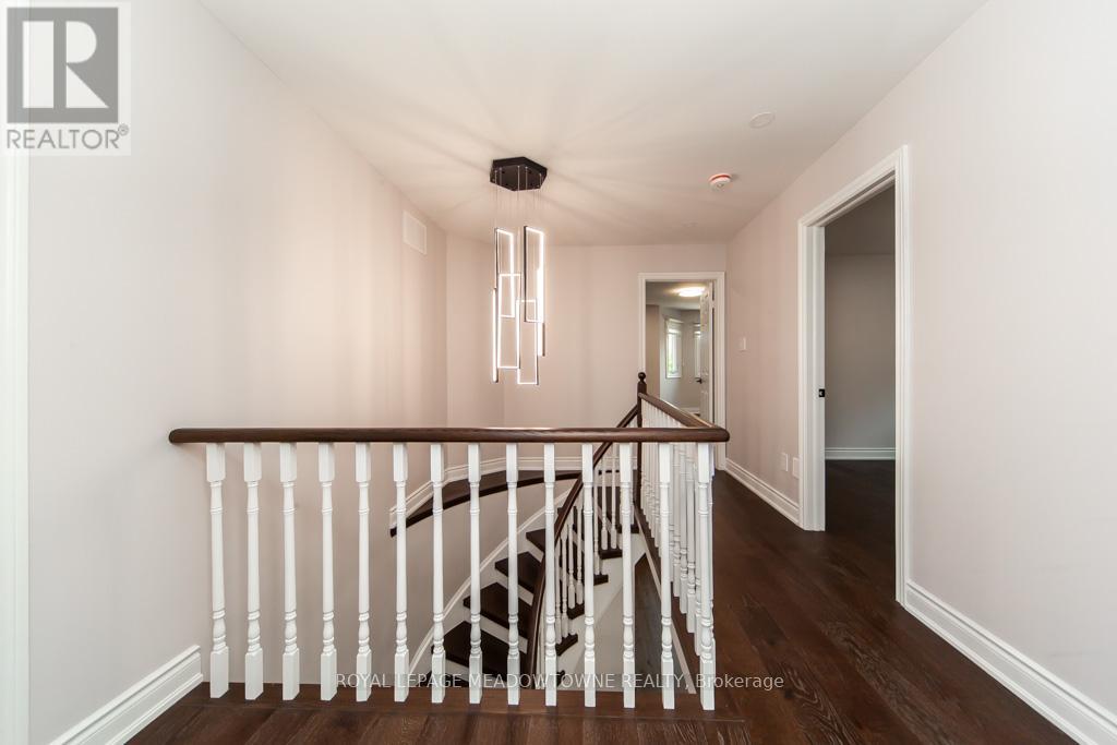 328 Bristol Road W, Mississauga, Ontario  L5R 2J7 - Photo 23 - W12435484