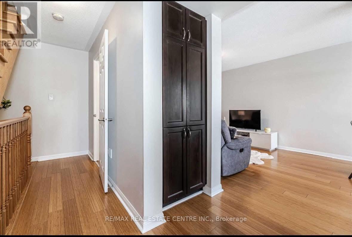 271 Woodley Crescent S, Milton, Ontario  L9T 8C4 - Photo 3 - W12435487