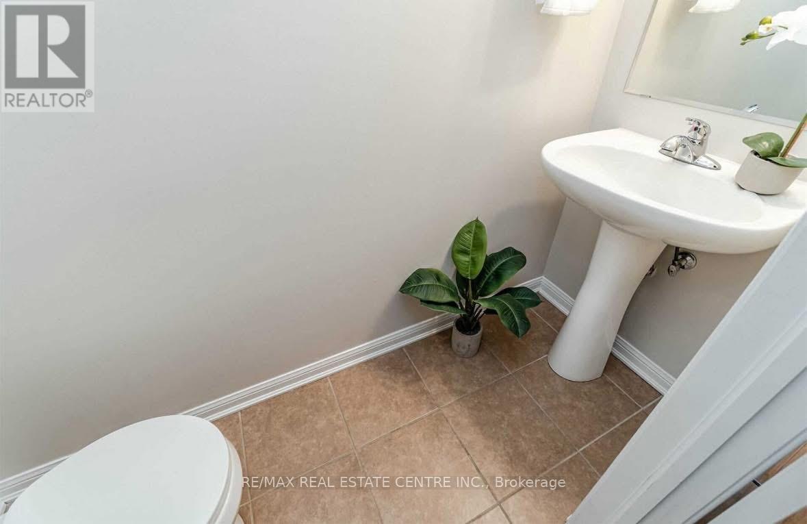 271 Woodley Crescent S, Milton, Ontario  L9T 8C4 - Photo 5 - W12435487