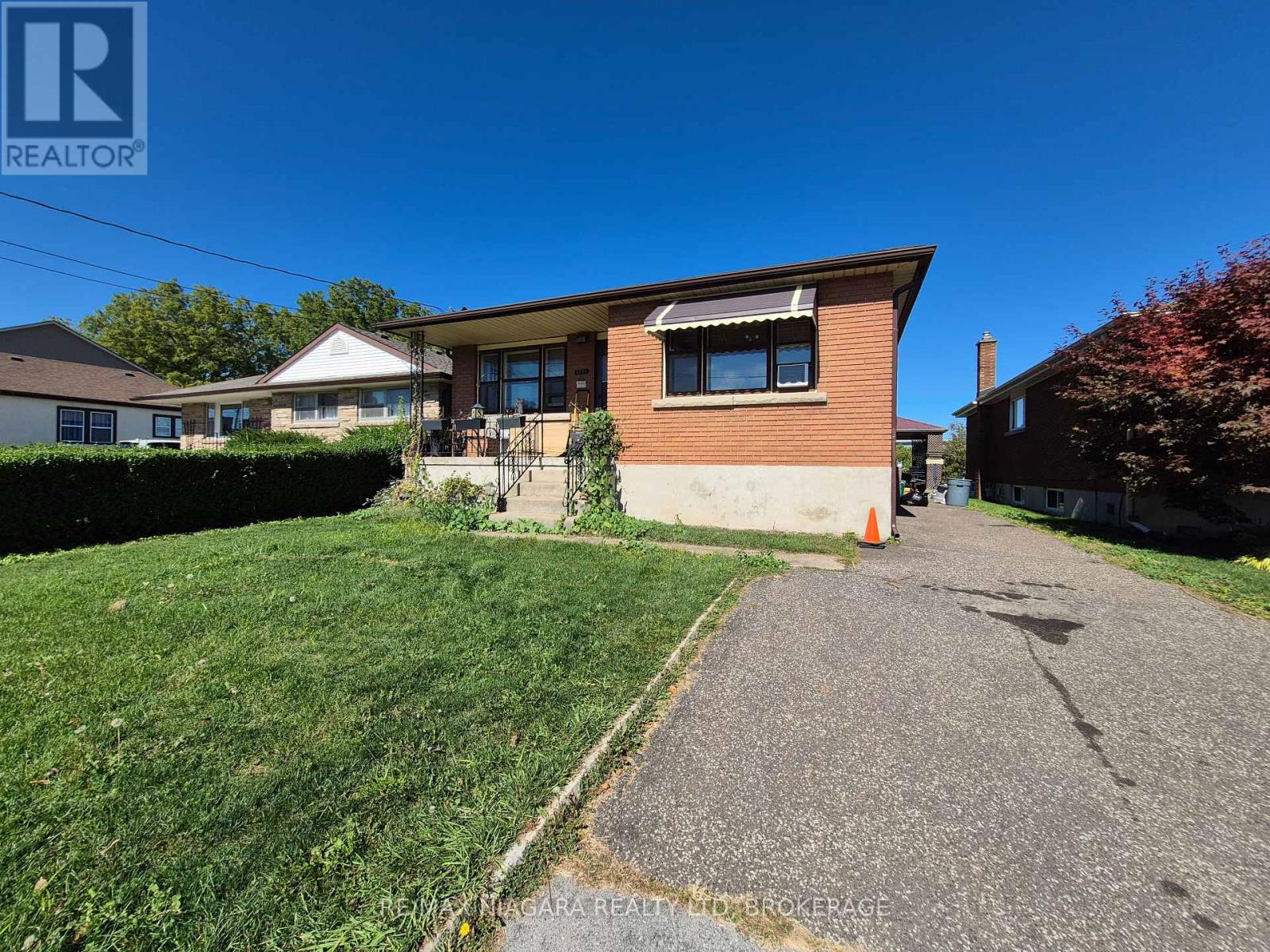 5711 Kitchener Street, Niagara Falls (Hospital), Ontario  L2G 1B9 - Photo 1 - X12435509