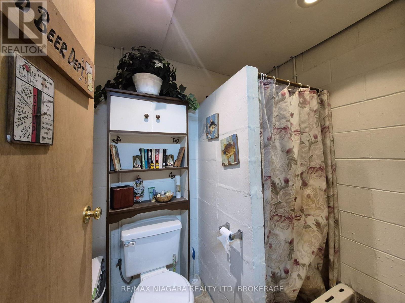 5711 Kitchener Street, Niagara Falls (Hospital), Ontario  L2G 1B9 - Photo 12 - X12435509