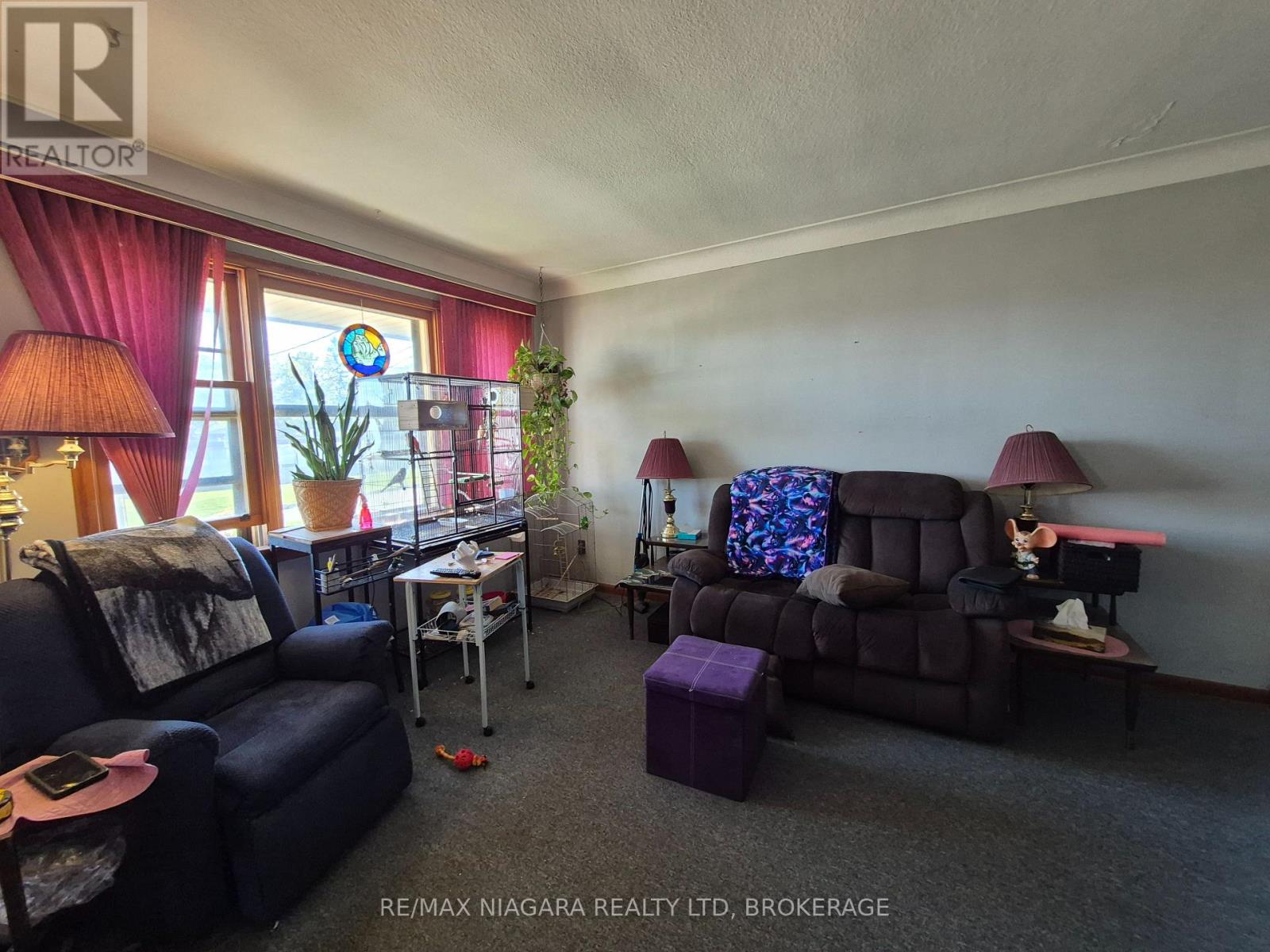 5711 Kitchener Street, Niagara Falls (Hospital), Ontario  L2G 1B9 - Photo 3 - X12435509