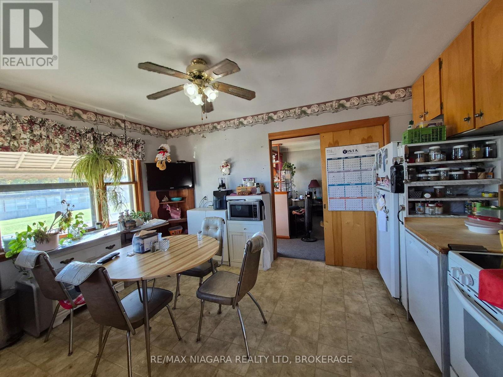 5711 Kitchener Street, Niagara Falls (Hospital), Ontario  L2G 1B9 - Photo 7 - X12435509
