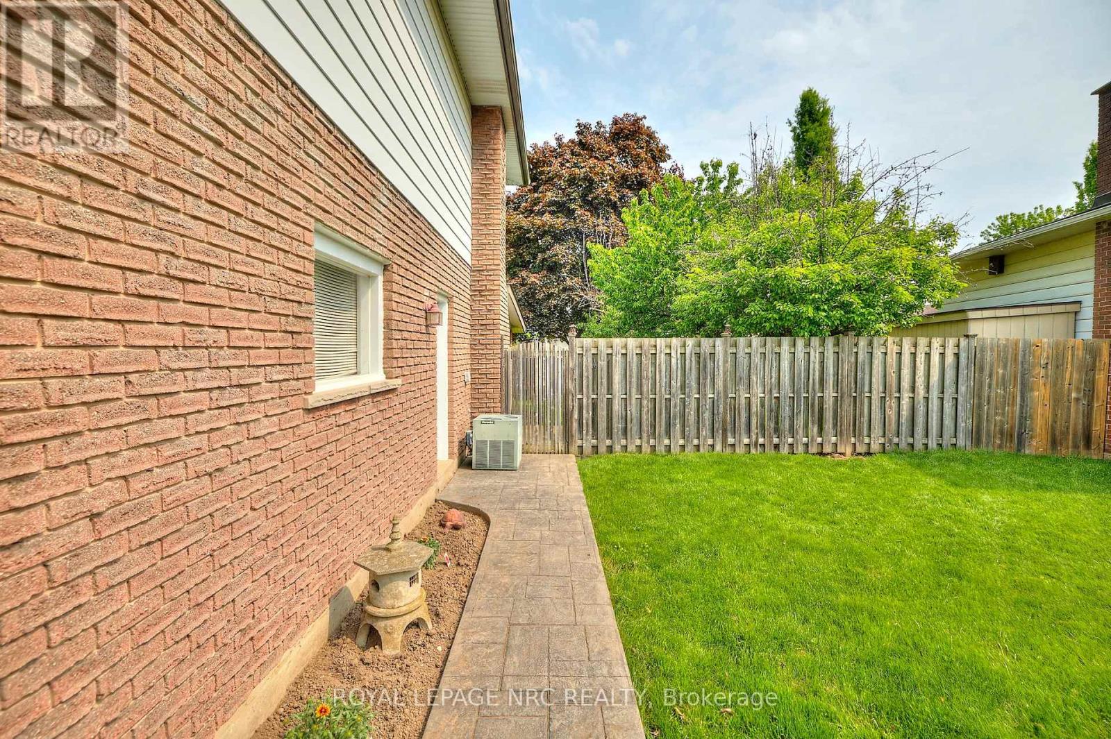 6968 Brian Crescent, Niagara Falls (Casey), Ontario  L2J 3P3 - Photo 3 - X12435533
