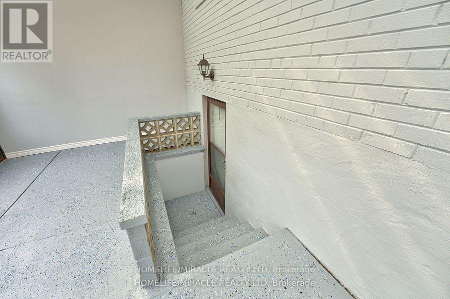 85 Silverstone Drive, Toronto, Ontario  M9V 3G4 - Photo 4 - W12261175